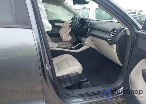 2019 Volvo Xc40 T5 Momentum z USA, uszkodzony, nr VIN YV4162UK7K2075731